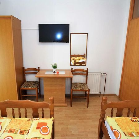 Privatni Smjestaj Most Otočac Exterior foto