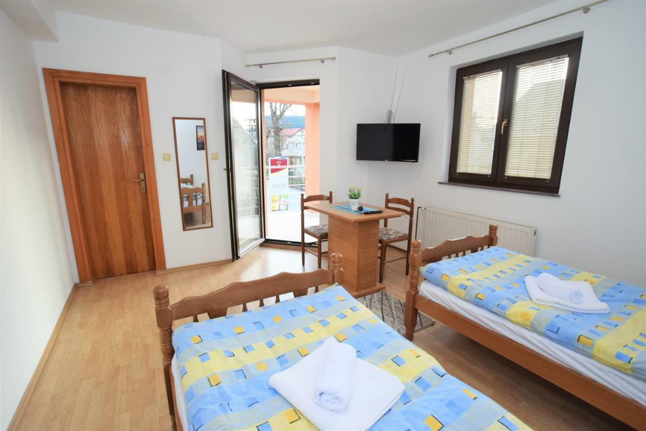 Privatni Smjestaj Most Otočac Exterior foto